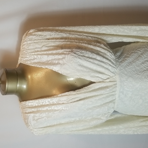 SAINT GENIES CREAM COLOR FLOCKED VELVET DRESS WITH BISHOP SLEEVES - Picture 3 of 9